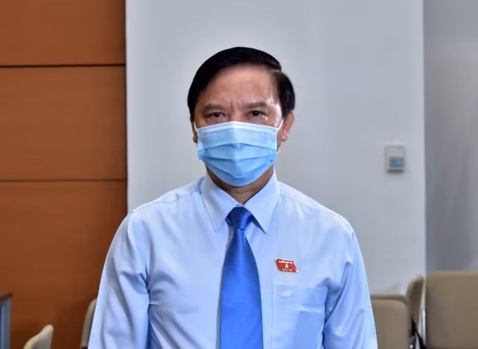 Phó Chủ tịch Quốc hội, Ủy viên Hội đồng Bầu cử Quốc gia Nguyễn Khắc Định thông tin đến báo chí tại điểm cầu Nhà Quốc hội về tình hình bầu cử.