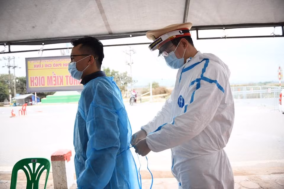Để có những hình ảnh trung thực, sinh động về công tác phòng chống dịch, đội ngũ những người làm báo sẵn sàng 