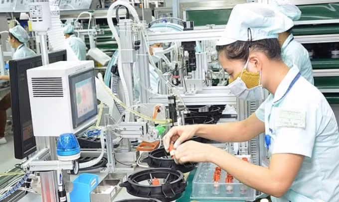Sản xuất công nghiệp vẫn tăng bất chấp COVID-19 tấn công một số khu công nghiệp.