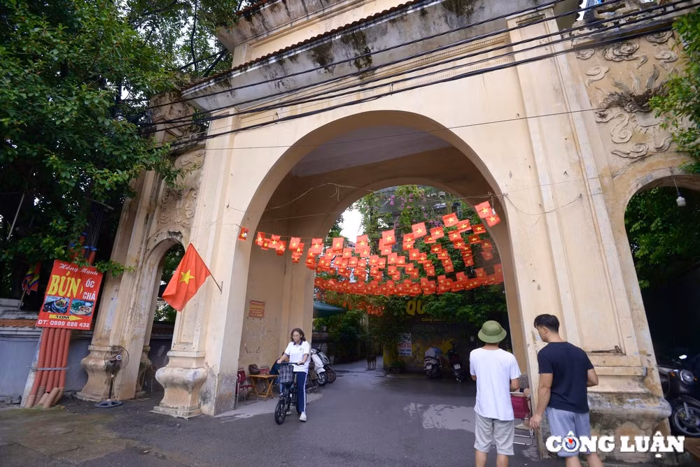 ruc ro co do sao vang truoc cong lang ha noi hinh 6