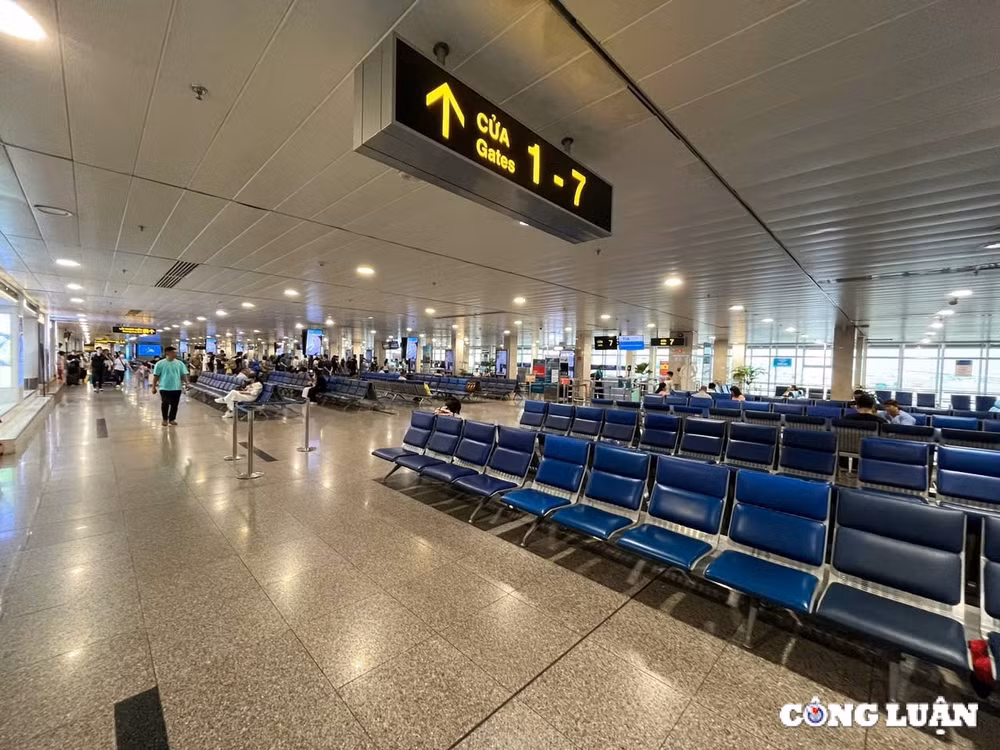 khong con canh chen lan san bay tan son nhat thong thoang trong ngay dau ky nghi le 2 9 hinh 3