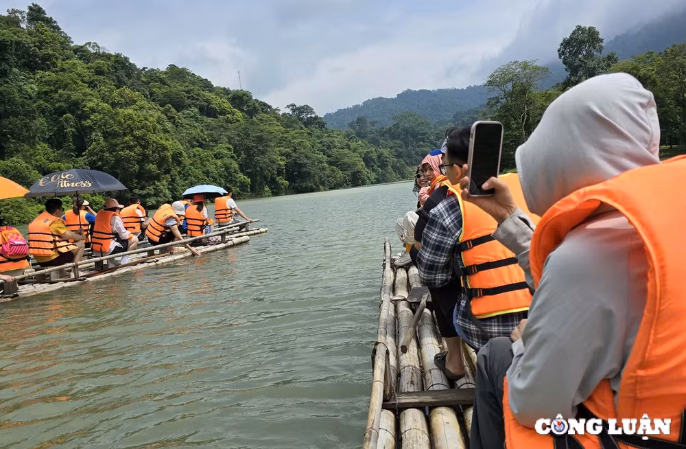 dam minh trong dieu then dan tinh tren ho na nua hinh 3