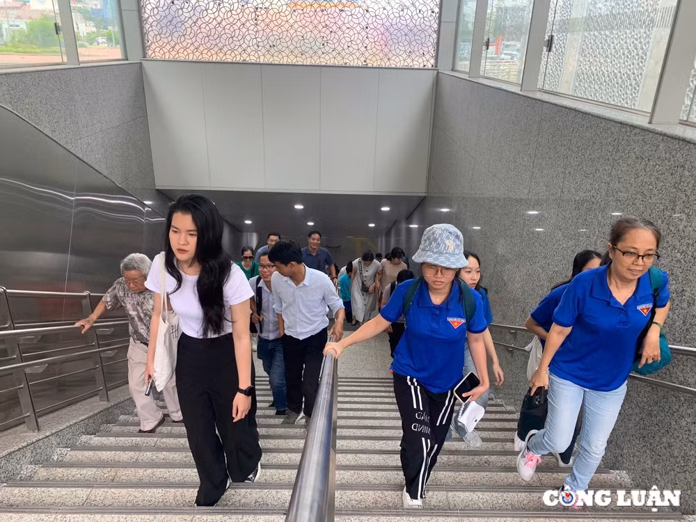 doan hoi nha bao viet nam trai nghiem tuyen metro ben thanh suoi tien hinh 12