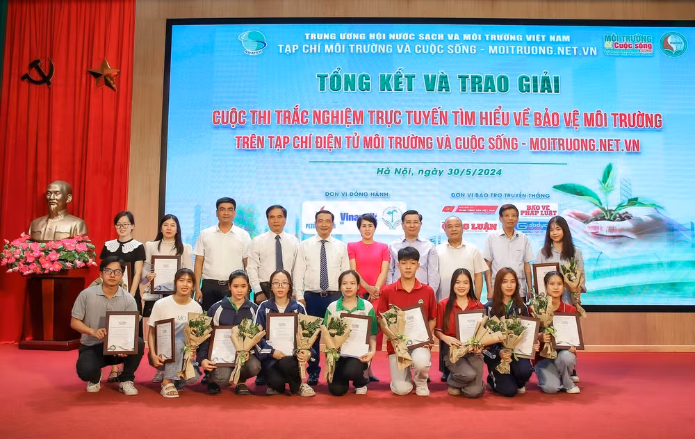 tong ket va trao giai cuoc thi trac nghiem truc tuyen tim hieu ve bao ve moi truong tren tap chi dien tu moi truong va cuoc song hinh 11