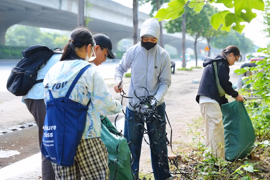 Hơn 550 tình nguyện viên chung tay thu gom 1,7 tấn rác tại Hà Nội 