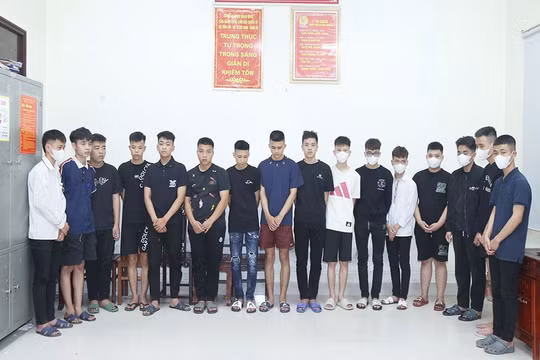 Bắc Ninh: Tạm giữ 14 thanh, thiếu niên lạng lách, mang hung khí đánh nhau rồi phát trực tiếp lên mạng