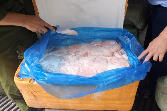 Tạm giữ hơn 1,6 tấn thực phẩm không rõ nguồn gốc, bốc mùi hôi tại Bắc Ninh