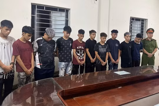 Lào Cai: Khởi tố 12 bị can truy đuổi, dùng hung khí đánh người đi đường