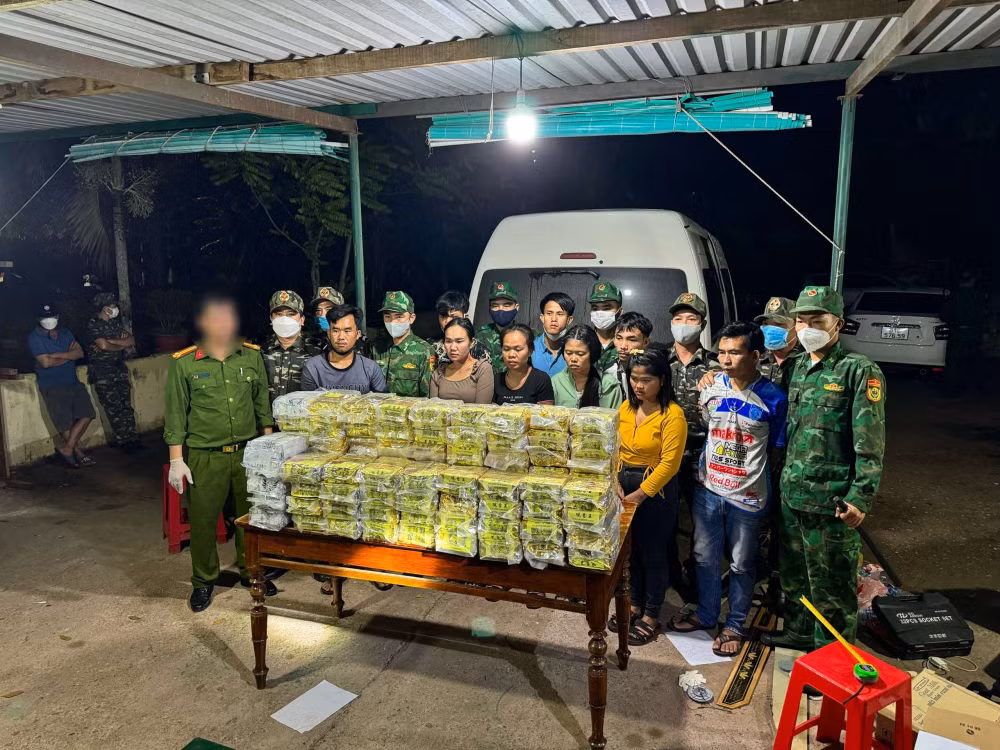 quang tri triet pha duong day xuyen quoc gia thu giu 100kg ma tuy da hinh 1