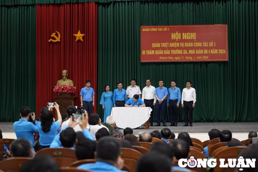 doan cong tac tham quan dao truong sa nha gian dk i nam 2024 doan ket nghia tinh lap cong quyet thang hinh 4