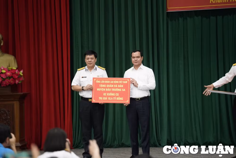doan cong tac tham quan dao truong sa nha gian dk i nam 2024 doan ket nghia tinh lap cong quyet thang hinh 5