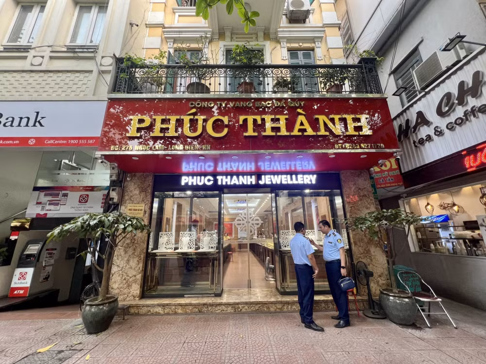 ha noi kiem tra 3 cua hang kinh doanh vang nham binh on thi truong hinh 1