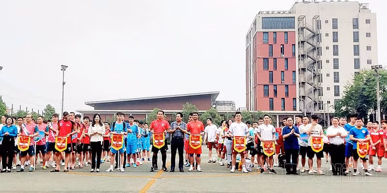 bac ninh khai mac giai bong da cong nhan vien chuc lao dong thanh pho hinh 1
