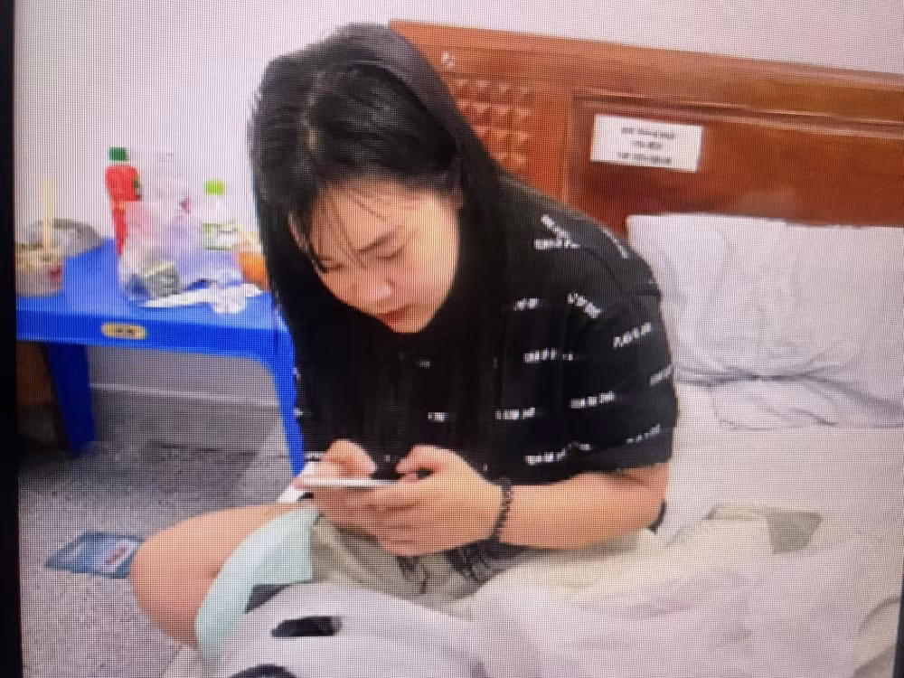 lao cai nu quai tao ma thanh toan qr gia de lua tien mua hang nhieu shop hinh 1