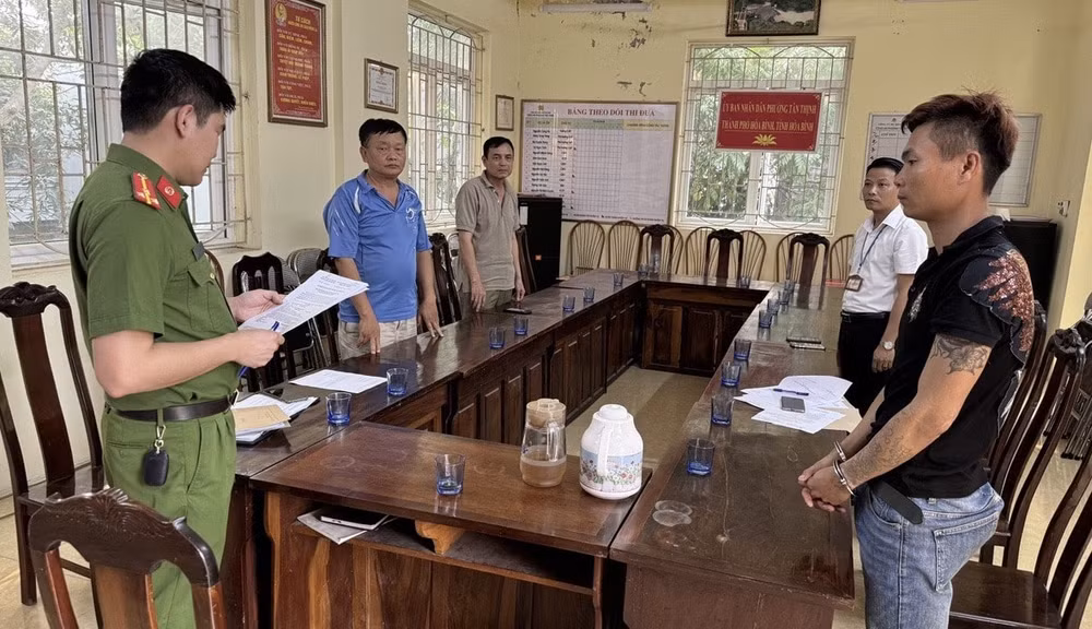 bat doi tuong dung video nong de tong tien nguoi yeu cu hinh 1