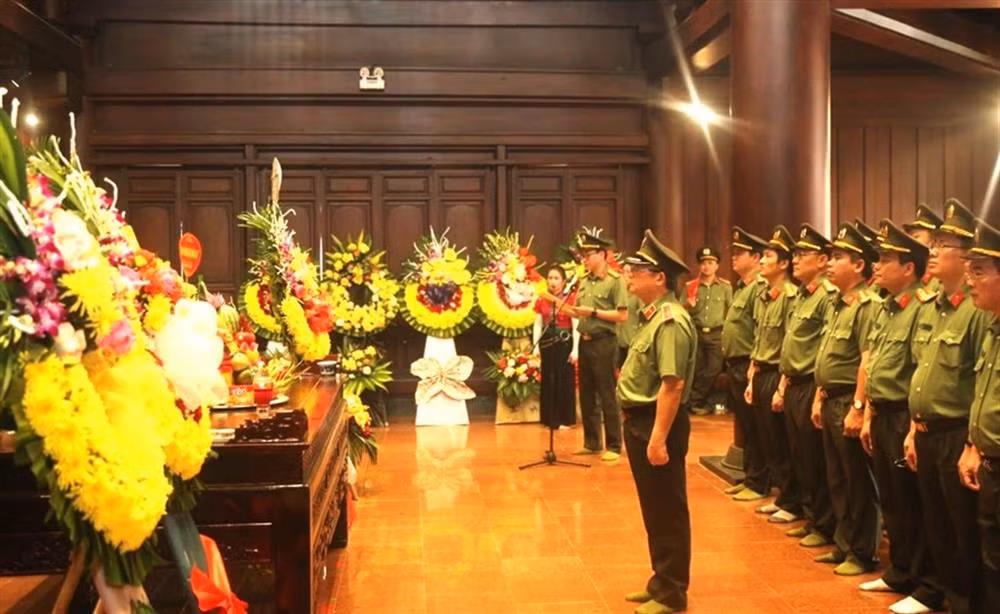 van phong bo cong an ve nguon tri an huong ve ky niem 70 nam chien thang dien bien phu hinh 1