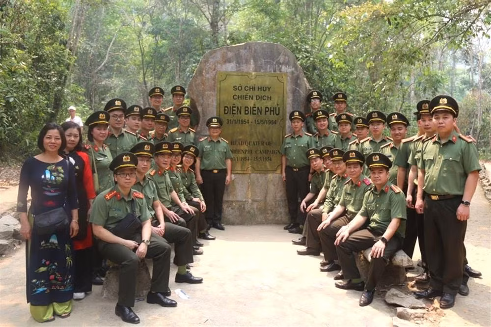 van phong bo cong an ve nguon tri an huong ve ky niem 70 nam chien thang dien bien phu hinh 3