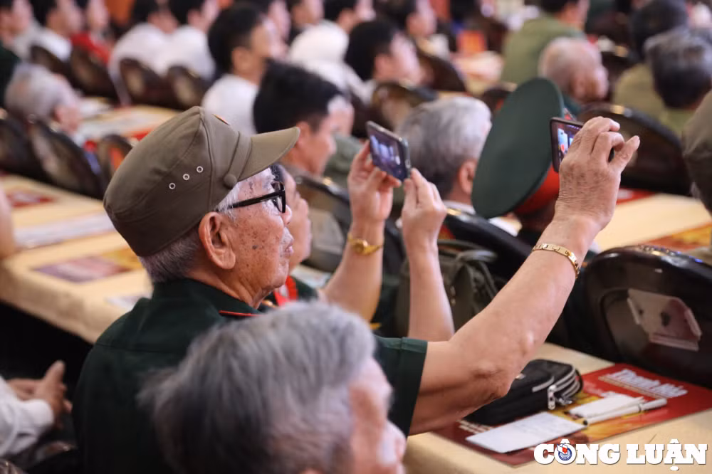 xuc dong cuoc gap mat tri an chien sy dien bien hinh 9