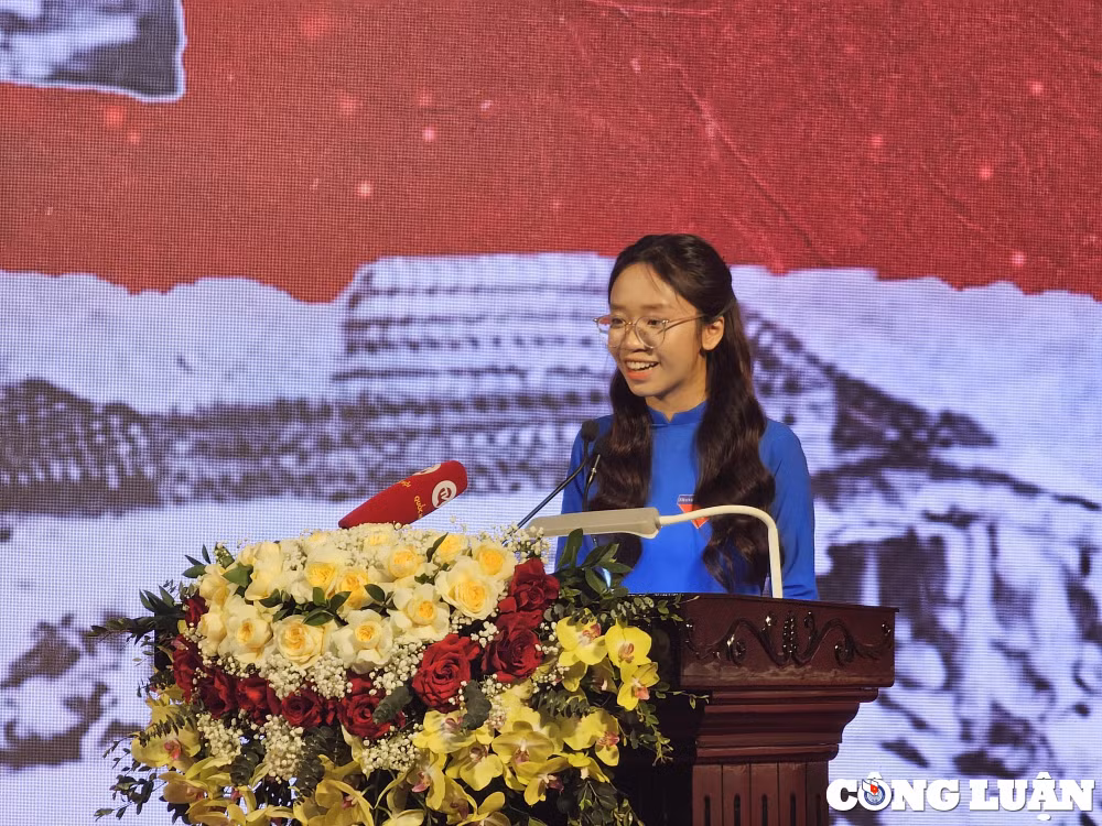 xuc dong cuoc gap mat tri an chien sy dien bien hinh 12