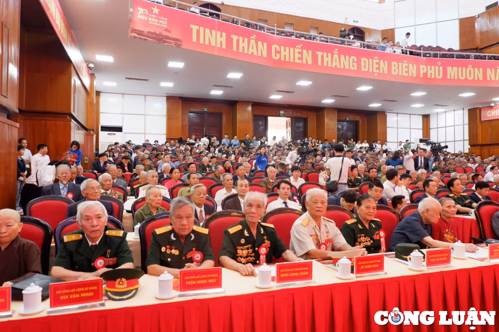 xuc dong cuoc gap mat tri an chien sy dien bien hinh 4