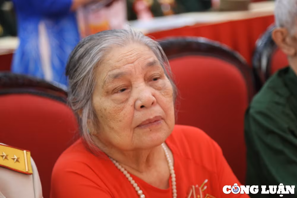 cap vo chong nen duyen tu chien dich dien bien phu hinh 2