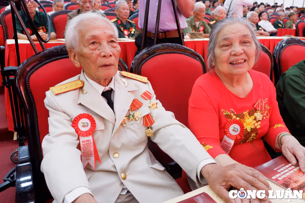 chuyen ve nhung nu dan cong hoa tuyen trong chien dich dien bien phu hinh 2