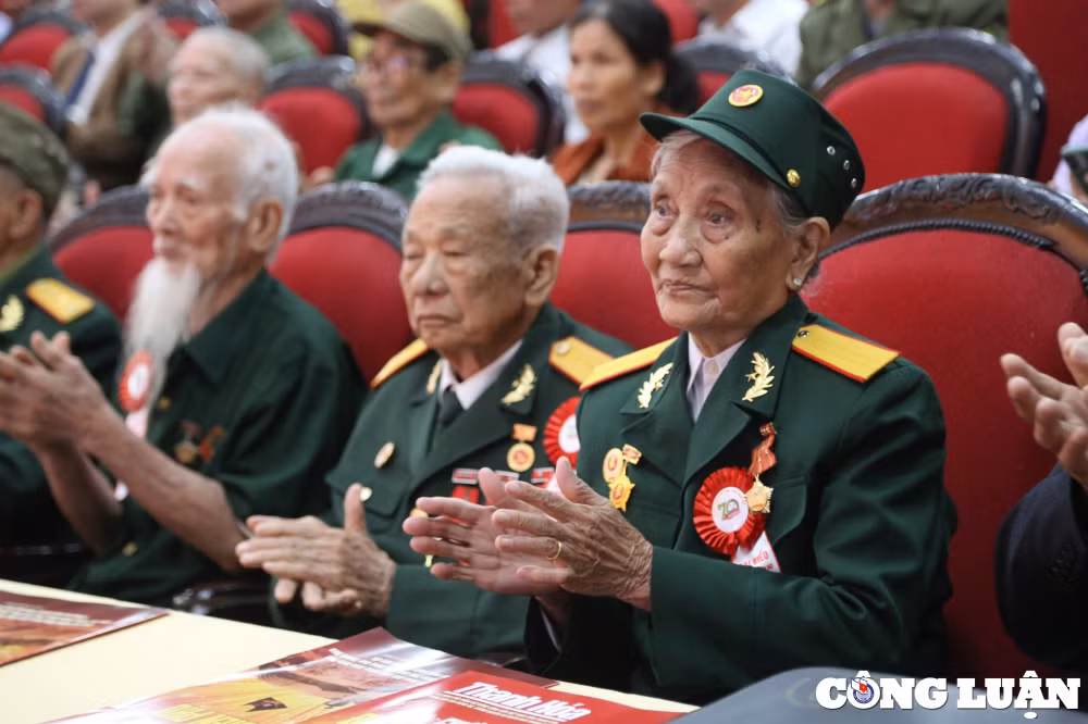 chuyen ve nhung nu dan cong hoa tuyen trong chien dich dien bien phu hinh 3