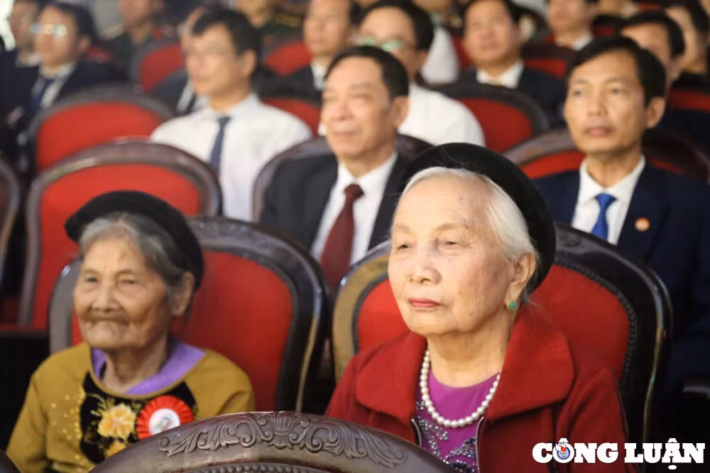 chuyen ve nhung nu dan cong hoa tuyen trong chien dich dien bien phu hinh 1