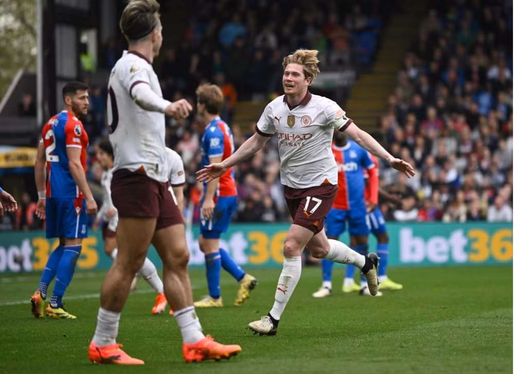 thang dam crystal palace man city deo bam ngoi dau bang cua liverpool hinh 1