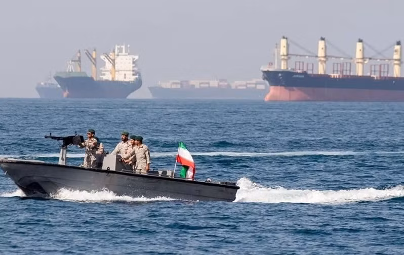 Lực lượng Iran tuần tra tại eo biển Hormuz. Ảnh: Tasnim
