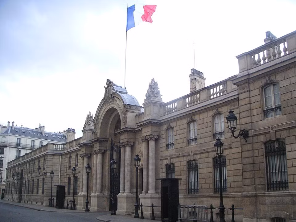 palais_de_l-elysee_entree.jpg