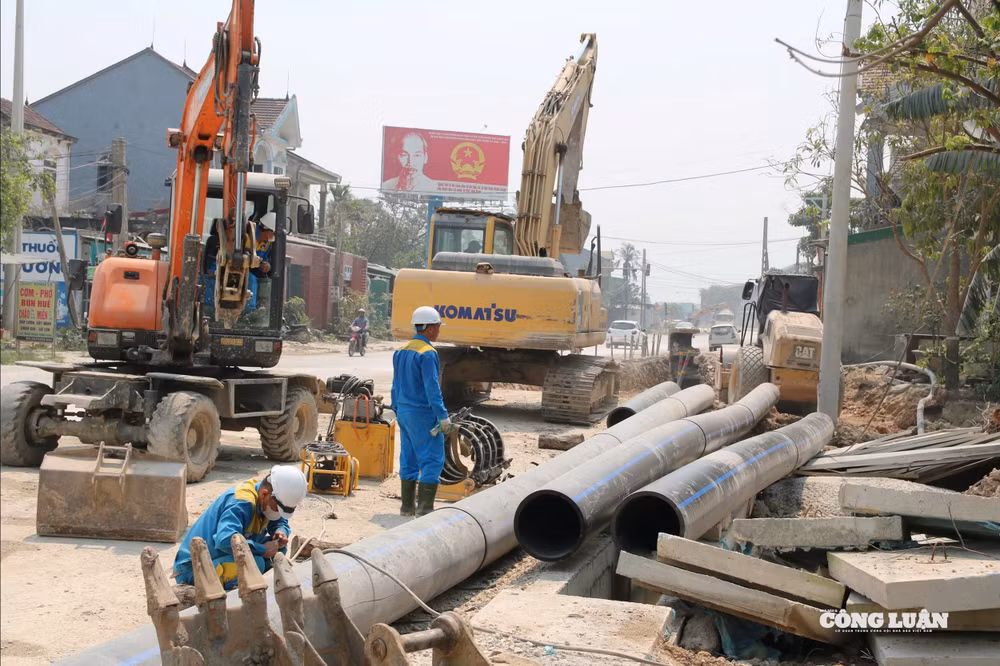 ảnh 4 Tình trạng mất nước kéo dài xuất phát từ việc di dời đường ống nước phục vụ thi công dự án nâng cấp, mở rộng Quốc lộ 46 đoạn Vinh - Nam Đàn