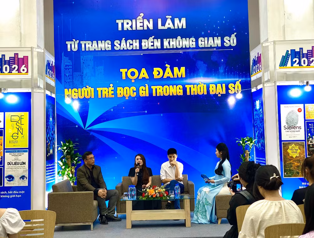 Tọa đàm “Người trẻ đọc gì trong thời đại số” đem đến cho công chúng nhiều kiến thức hữu ích về ứng dụng công nghệ số trong đọc sách. Ảnh: Trần Phương