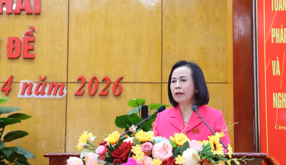 thông qua 2