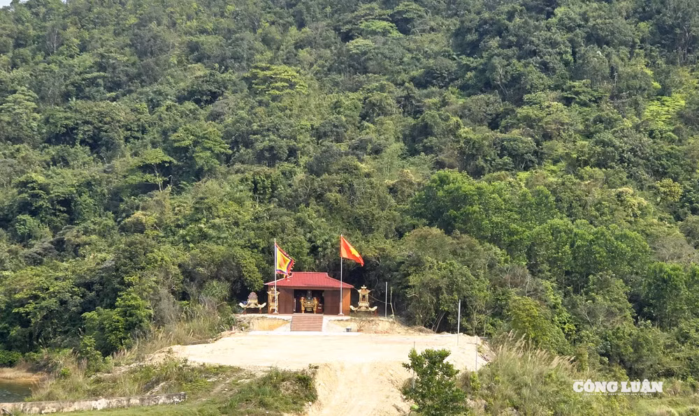 2-du-lich-dao-cai-chin-quang-ninh-but-pha.jpg