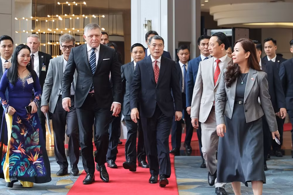Thủ tướng Lê Minh Hưng và Thủ tướng Robert Fico dự Diễn đàn doanh nghiệp Việt Nam – Slovakia- Ảnh 1.