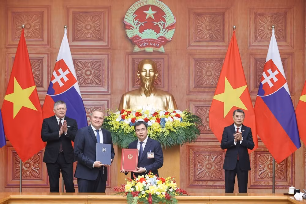 Việt Nam, Slovakia trao nhiều văn kiện hợp tác quan trọng- Ảnh 5.
