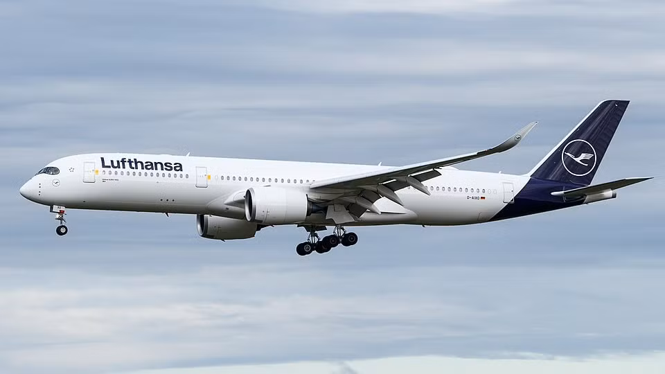 d-aixo_lufthansa_a359_muc_-22ulm-22_-49033191421-.jpg