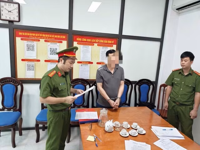 Lừa đảo giúp xin việc, đối tượng từng là cán bộ Ủy ban Kiểm tra Tỉnh ủy Hòa Bình bị bắt