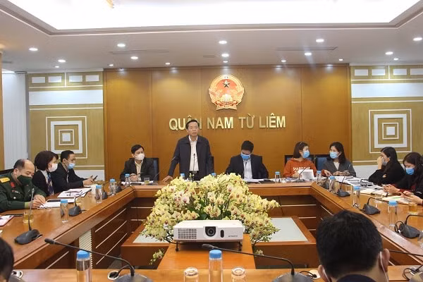 Quận Nam Từ Liêm tiến hành họp khẩn liên quan đến các ca bệnh nhiễm Covid-19 trên địa bàn. Ảnh: Hùng Tâm