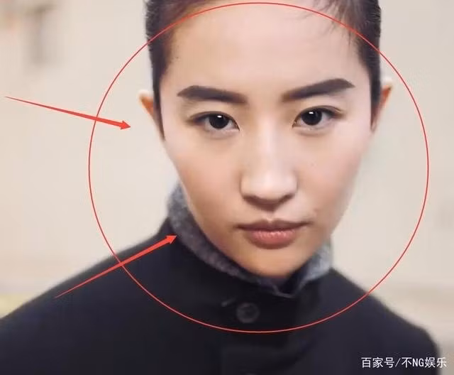 Người hâm mộ cho rằng bức hình của nữ diễn viên bị bóp mặt quá đà