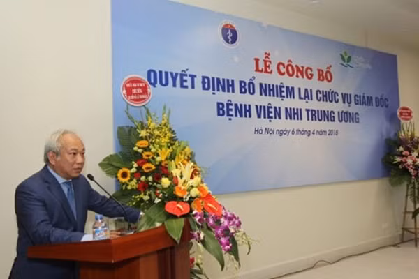 GS Lê Thanh Hải phát biểu trong ngày nhận quyết định bổ nhiệm lại chức vụ Giám đốc Bệnh viện Nhi Trung ương. Ảnh: vietnamnet.vn