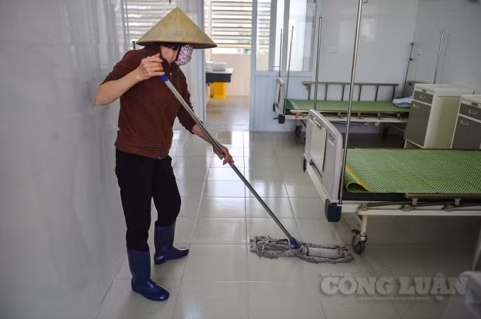 Đại học Kỹ thuật Y tế Hải Dương được dọn dẹp vệ sinh trước khi bệnh viện dã chiến tiếp nhận người mắc Covid-19.