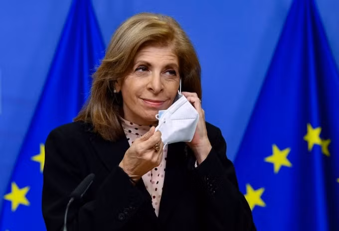 Phó chủ tịch Ủy ban châu Âu Valdis Dombrovskis cho biết EU có kế hoạch kiểm soát xuất khẩu vắc xin COVID-19 - Ảnh: Reuters