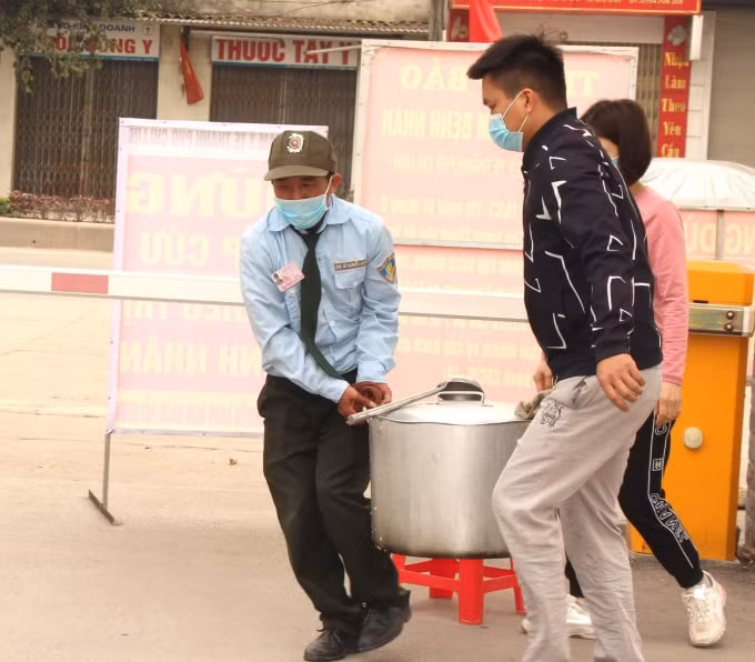 Công tác hậu cần luôn kịp thời, đúng lúc (ảnh TL).