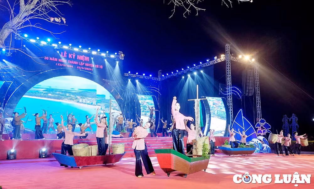 quang ninh ruc ro huyen dao co to trong le ky niem 30 nam ngay thanh lap huyen hinh 8
