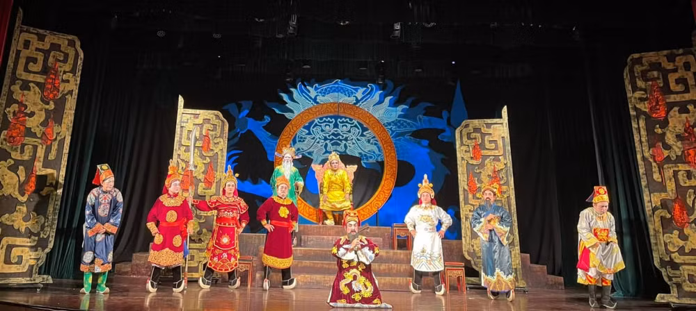 san khau viet nam lam gi de thoat khoi su be tac hinh 4