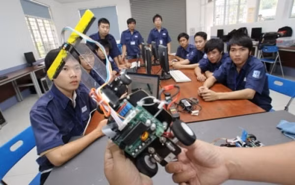 Để phát triển nguồn nhân lực thích ứng với yêu cầu Cách mạng 4.0, cần đổi mới cách dạy và học trên cơ sở áp dụng công nghệ số. Ảnh minh họa