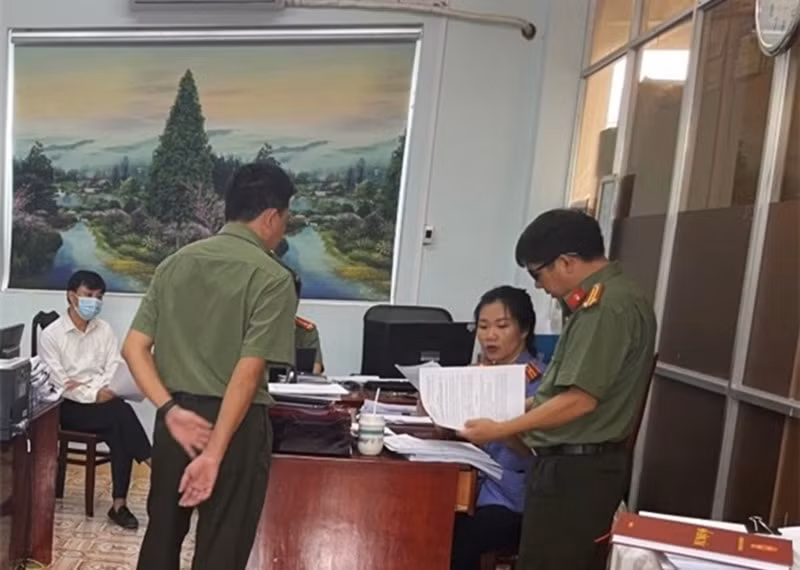 bat giam doc va 2 bi can khac thuoc trung tam dang kiem tau ca tong cuc thuy san hinh 1