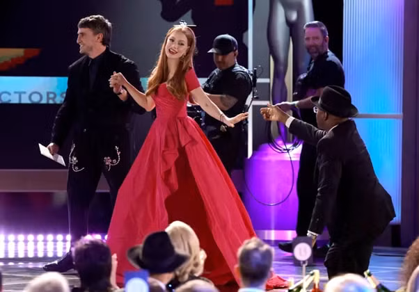 jessica chastain nga sap mat khi len san khau nhan giai vi qua bat ngo hinh 3